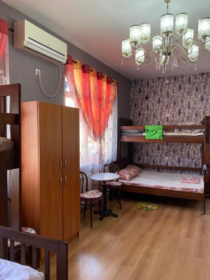 Centre Hostel Mukacheve Bagian luar foto