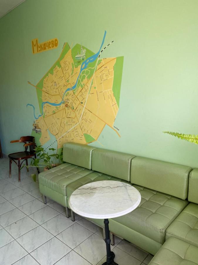 Centre Hostel Mukacheve Bagian luar foto