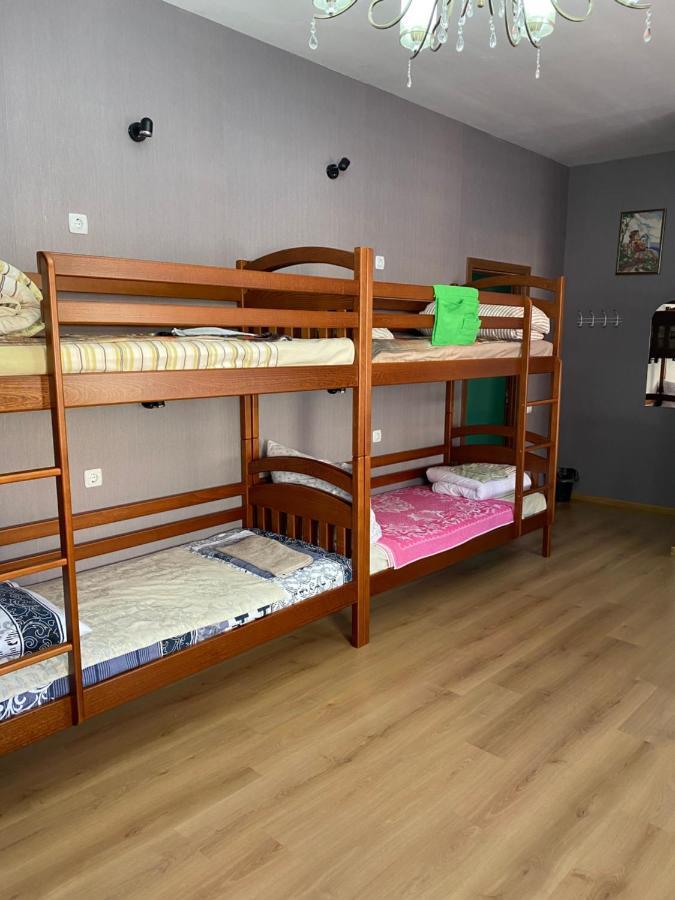 Centre Hostel Mukacheve Bagian luar foto