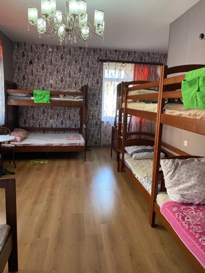Centre Hostel Mukacheve Bagian luar foto