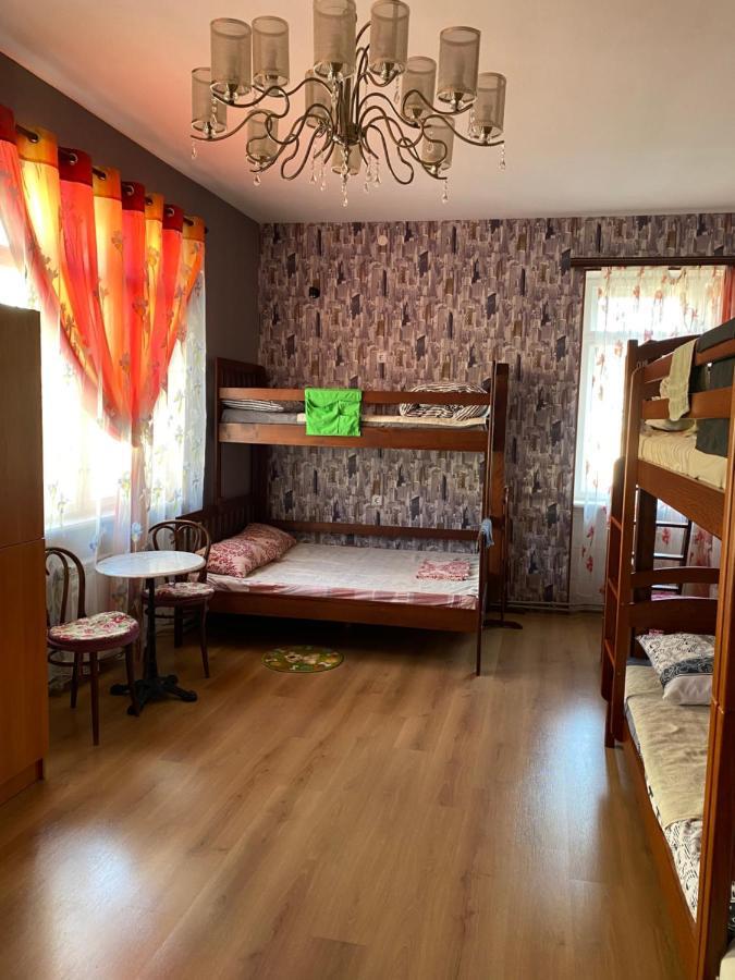 Centre Hostel Mukacheve Bagian luar foto