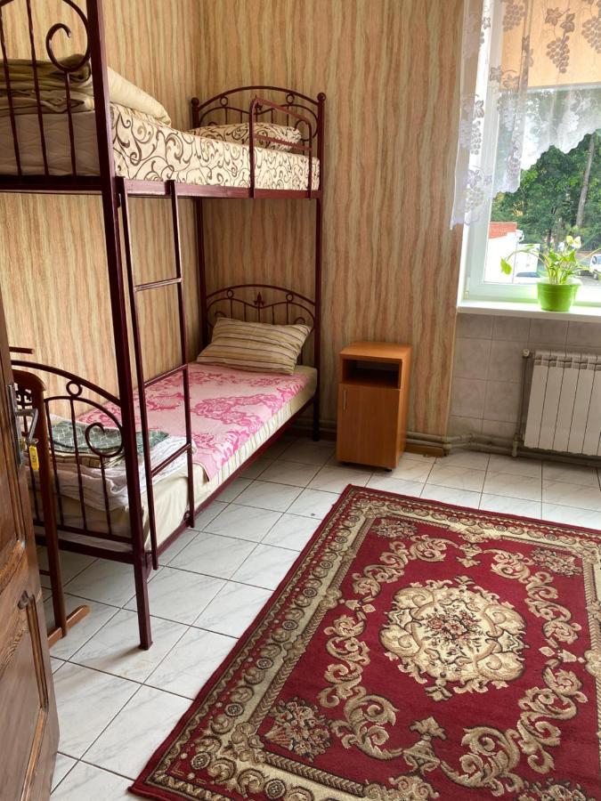 Centre Hostel Mukacheve Bagian luar foto
