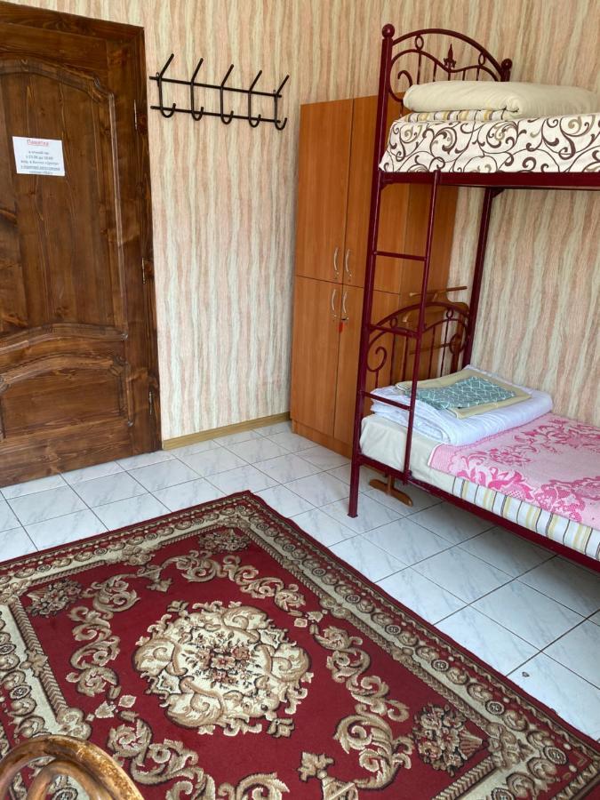 Centre Hostel Mukacheve Bagian luar foto