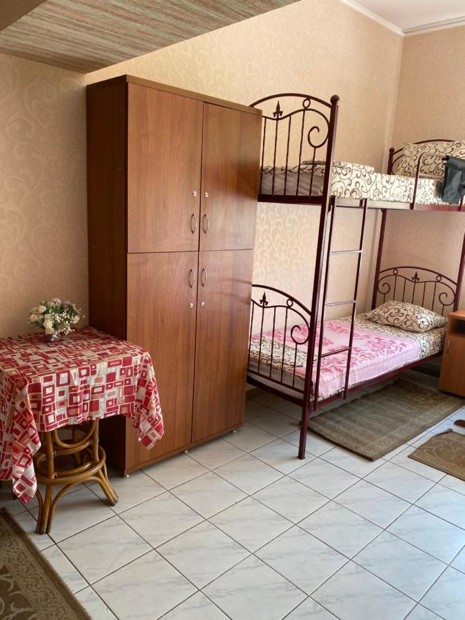 Centre Hostel Mukacheve Bagian luar foto