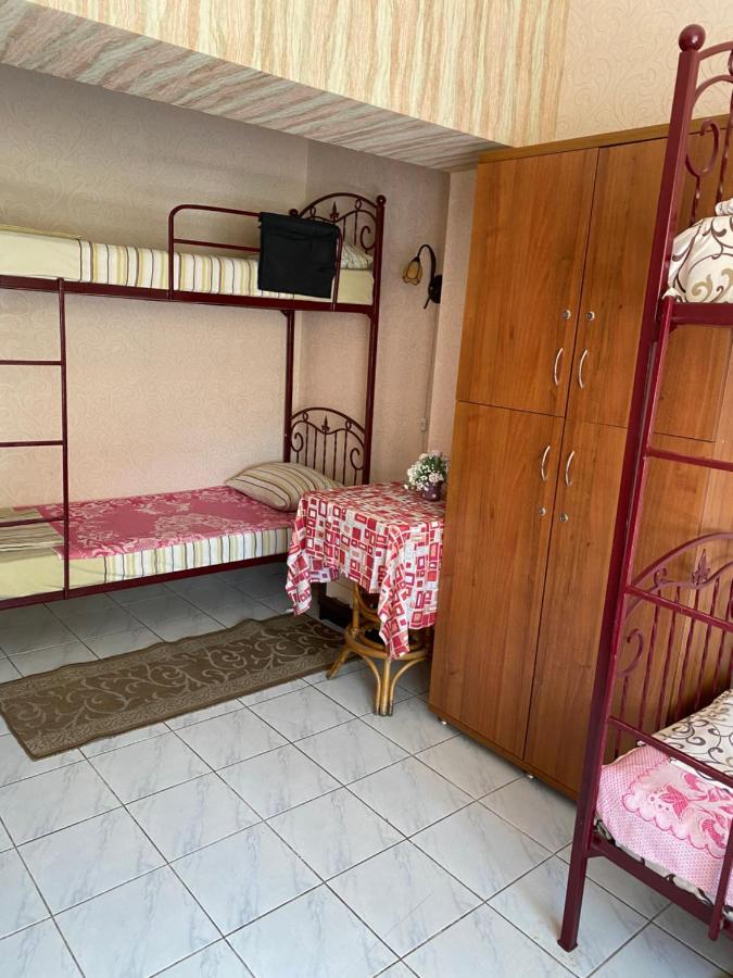 Centre Hostel Mukacheve Bagian luar foto