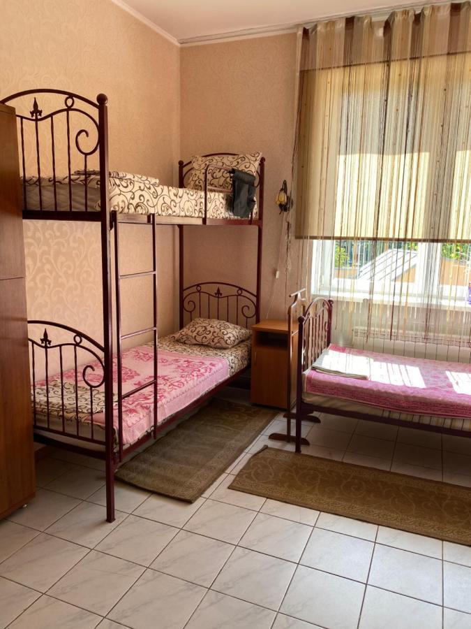Centre Hostel Mukacheve Bagian luar foto
