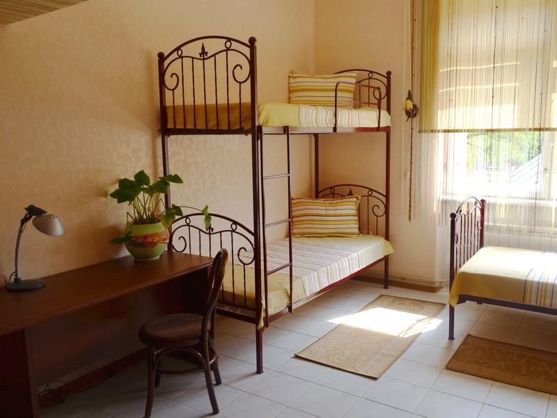 Centre Hostel Mukacheve Bagian luar foto