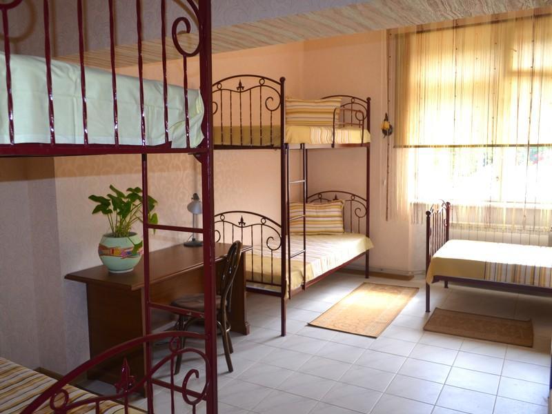 Centre Hostel Mukacheve Bagian luar foto