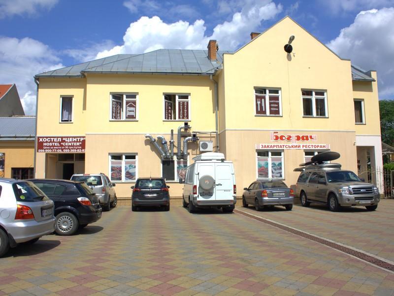 Centre Hostel Mukacheve Bagian luar foto