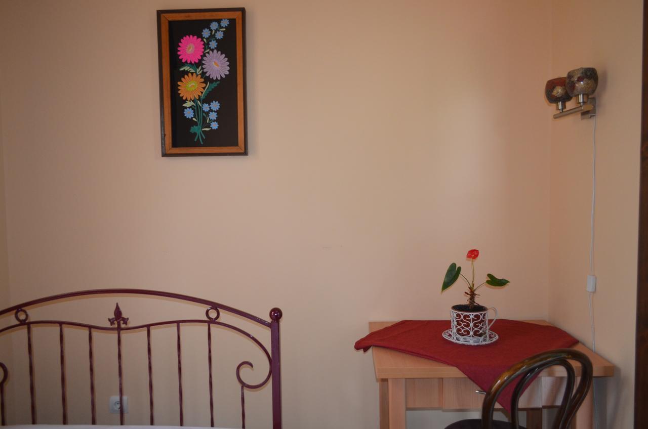 Centre Hostel Mukacheve Bagian luar foto