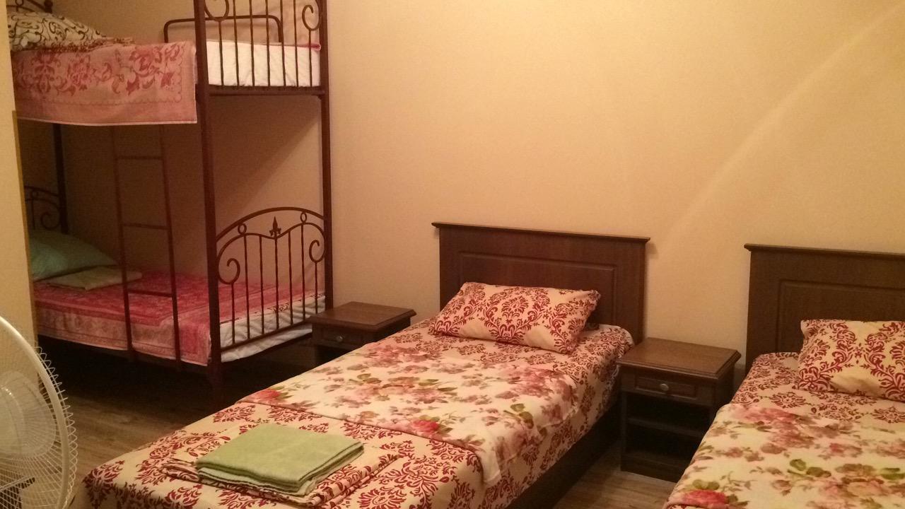 Centre Hostel Mukacheve Bagian luar foto